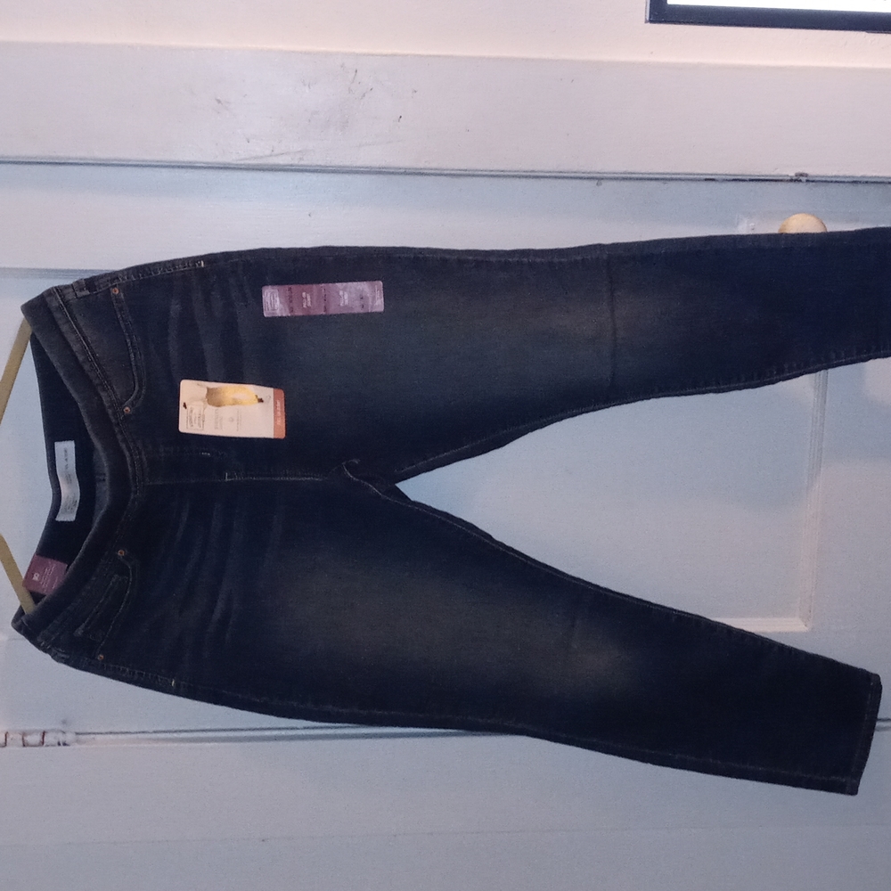 Levi's skinny pull on jeans